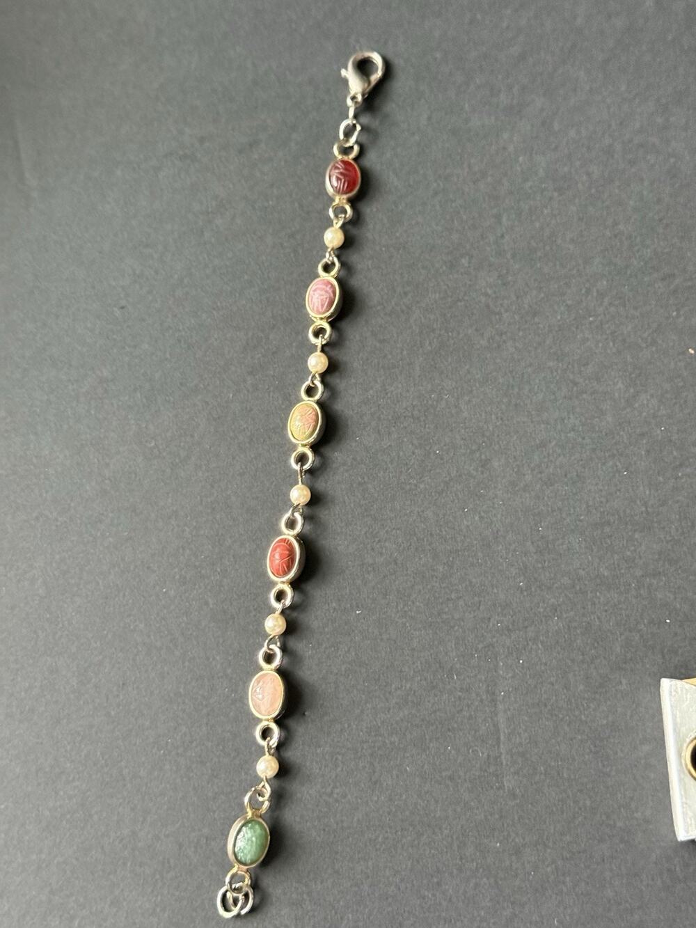Vintage Carved Gemstone Scarab Link Bracelet Egyptian Revival 7” Gold Tone Retro